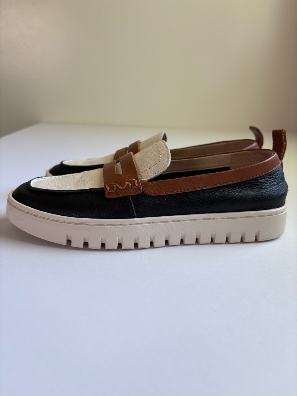Vionic Uptown Leather Loafers Black Multi Color Block Packable Size 6.5 Wide
